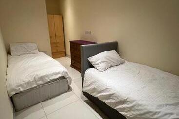 پانسیون Lovely Home In Kimmage, Dublin