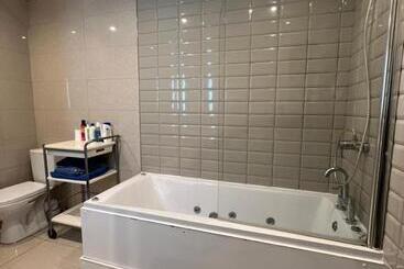 پانسیون Lovely Home In Kimmage, Dublin