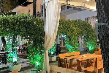 Bar Restorant Hotel “ Mani “