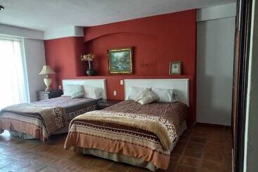 هتل Solache Inn