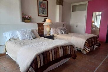 هتل Solache Inn