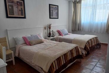 هتل Solache Inn