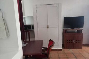 هتل Solache Inn