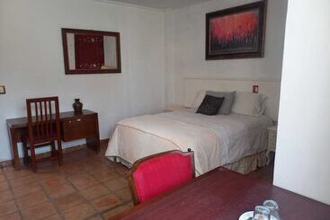 هتل Solache Inn