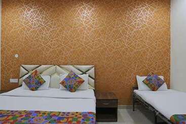 Fabhotel Royal Inn Ii