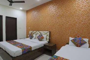 Fabhotel Royal Inn Ii