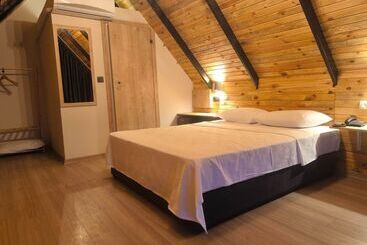 Motto Wood Otel
