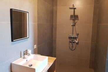 تختخواب و صبحانه Villas Rocher   Deluxe Suite 2a