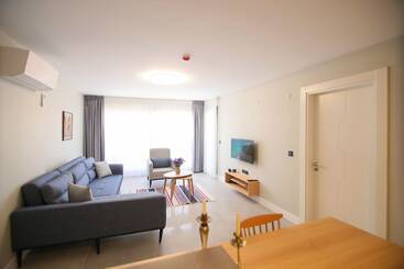 Krem Marin Suits Otel