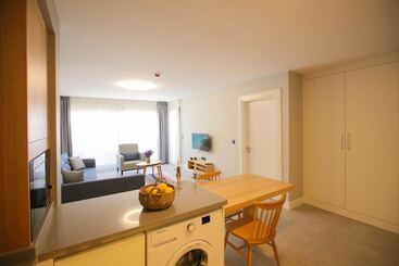 Krem Marin Suits Otel