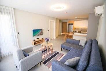 Krem Marin Suits Otel
