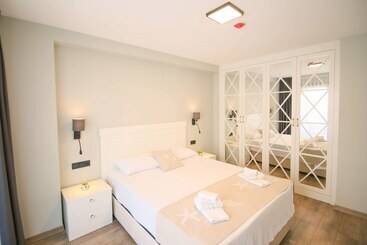 Krem Marin Suits Otel