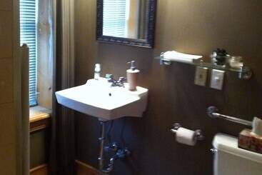 تختخواب و صبحانه Emilyville Inn