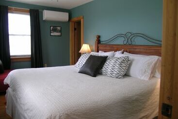 تختخواب و صبحانه Emilyville Inn