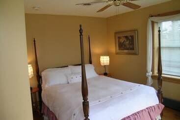 تختخواب و صبحانه Emilyville Inn