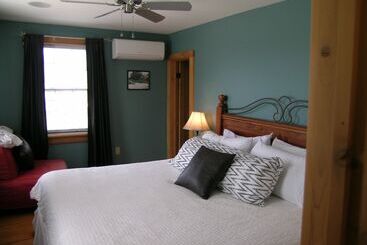 تختخواب و صبحانه Emilyville Inn