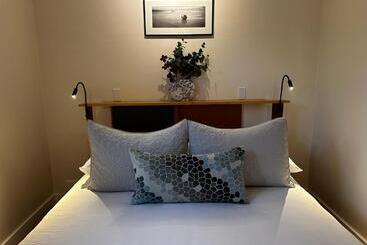 تختخواب و صبحانه Liahona Guest House