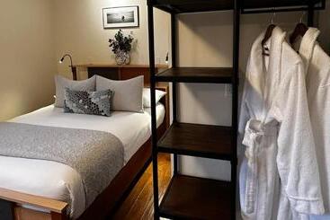 تختخواب و صبحانه Liahona Guest House