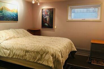 تختخواب و صبحانه Mediterranean Edmonton Bnb