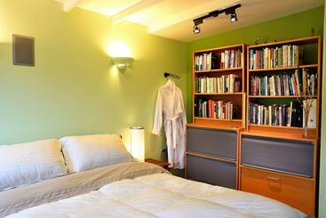 تختخواب و صبحانه Mediterranean Edmonton Bnb