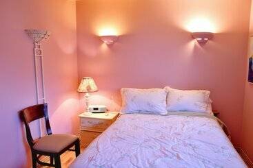 تختخواب و صبحانه Mediterranean Edmonton Bnb