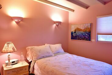 تختخواب و صبحانه Mediterranean Edmonton Bnb