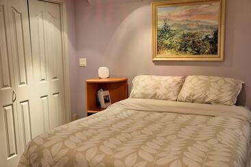تختخواب و صبحانه Mediterranean Edmonton Bnb