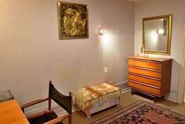 تختخواب و صبحانه Mediterranean Edmonton Bnb