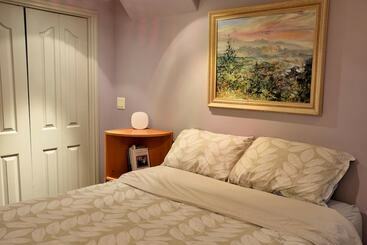تختخواب و صبحانه Mediterranean Edmonton Bnb