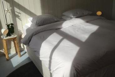 تختخواب و صبحانه Miauw Suites, Canal View City Centre