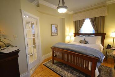 Briarwood Bed & Breakfast