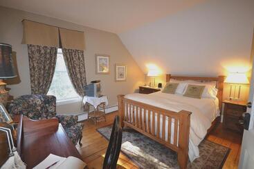 Briarwood Bed & Breakfast