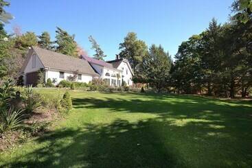 Briarwood Bed & Breakfast