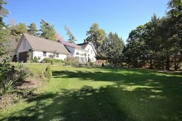 Briarwood Bed & Breakfast
