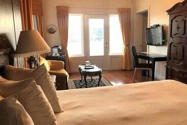 هتل Auberge Sous Les Arbres