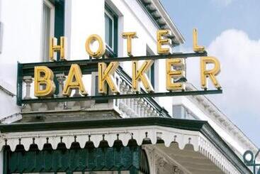 هتل Bakker