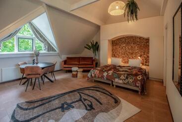 هتل Bed & Bos De 14 Sterren