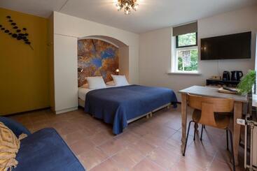 هتل Bed & Bos De 14 Sterren