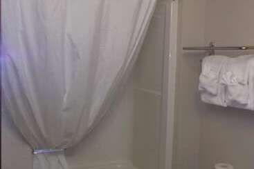 هتل Foxwood Inn And Suites