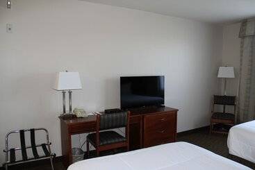 هتل Foxwood Inn And Suites
