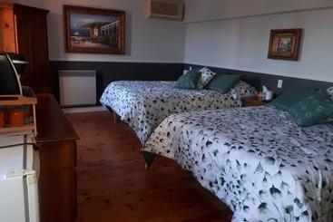 هتل Hostellerie Du Suroît