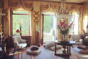 هتل Park Mansion