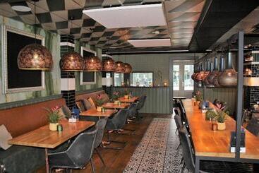 هتل Restaurant De Jonge Heertjes