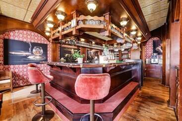هتل Restaurant  T Heerenlogement