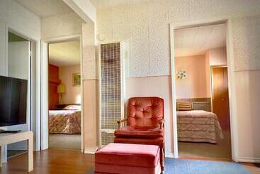 مُتل Airport Inn