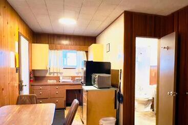 مُتل Airport Inn