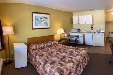 مُتل Tumbler Ridge Inn