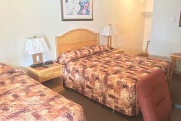 مُتل Tumbler Ridge Inn
