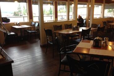 مُتل Tumbler Ridge Inn