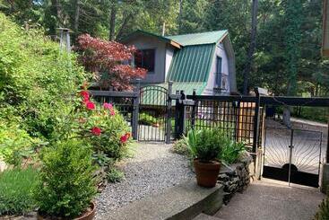 Salt Spring Carriage House B&b